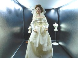 20 INCH ASHTON DRAKE REFLECTIONS OF AUTUMN BRIDE ORIGINAL DOLL